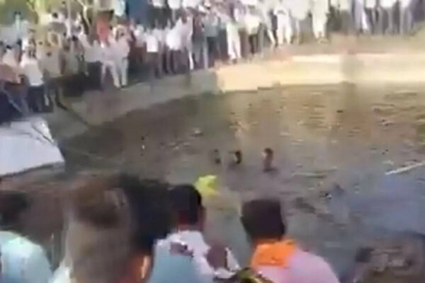 9 killed after pick-up van falls into well in Maharashtra | Pune News