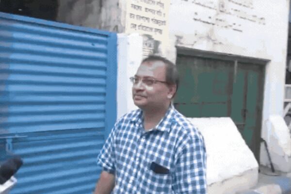 Egg hurled at TMC MLA Kunal Ghosh outside Mamata Banerjee's residence | Kolkata News