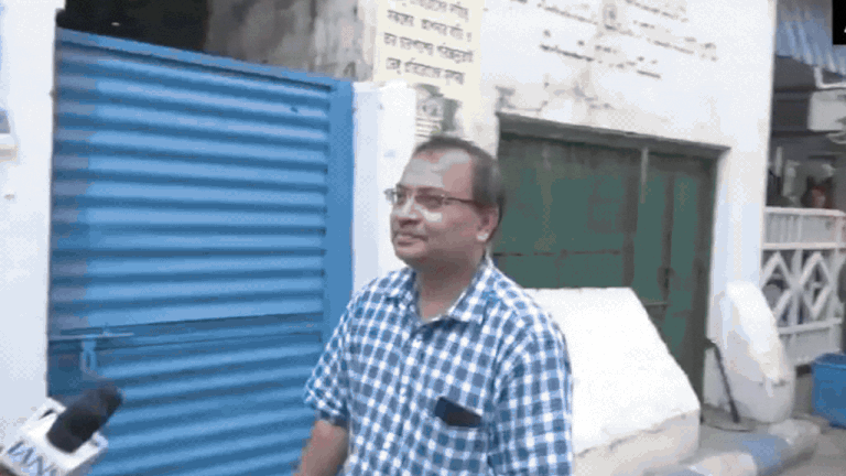 Egg hurled at TMC MLA Kunal Ghosh outside Mamata Banerjee's residence | Kolkata News