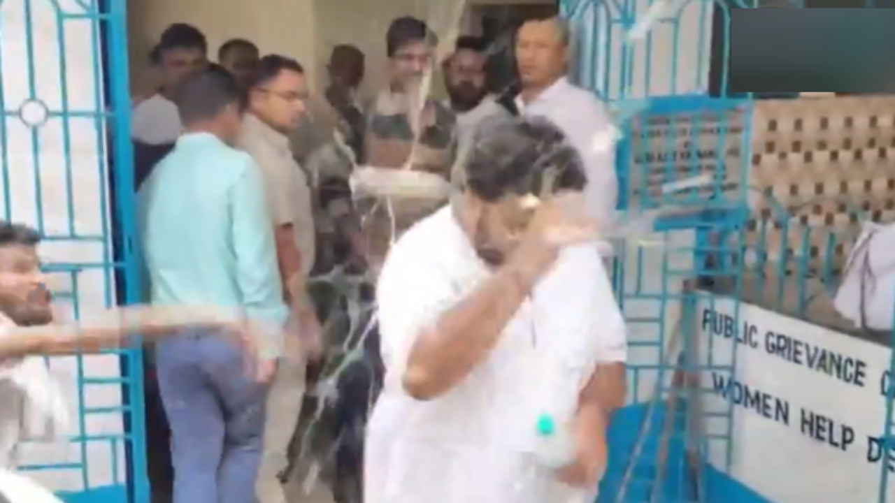 'Chor, chor, chor': Egg attack on another TMC leader Soumitra Banerjee in police custody; video | India News