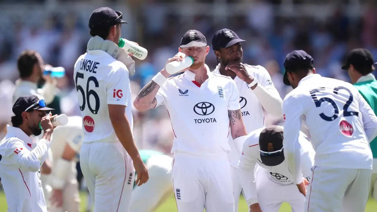New Zealand 418/7 in 108.0 Overs