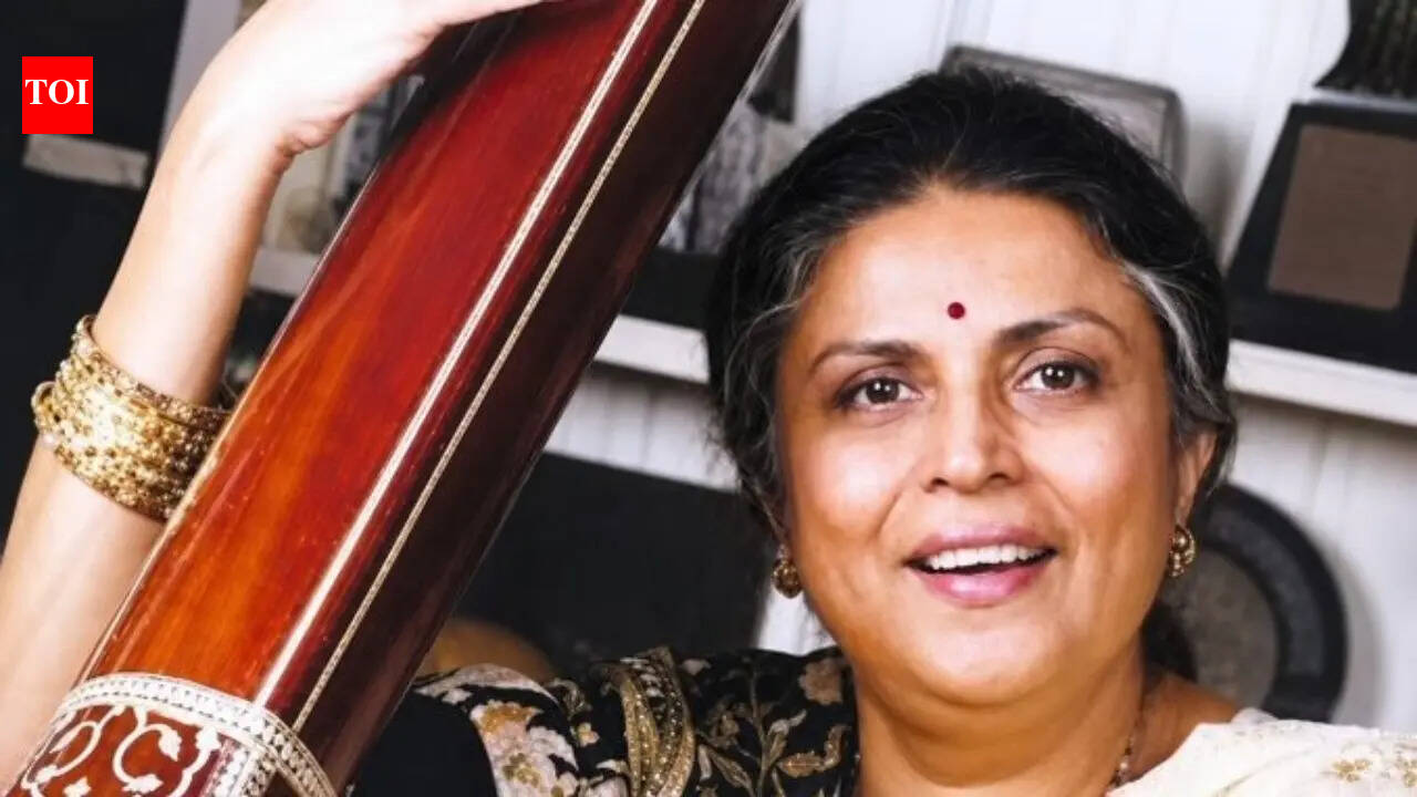 Veteran singer Suman Kalyanpur passes away at 89, fans remember her for songs like 'Na Na Karte Pyar', 'Aaj Kal Tere Mere Pyar Ke Charche' and more | Hindi Movie News