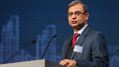 RBI keeps repo rate unchanged at 5.25%: Governor
