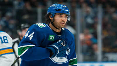 Boston Bruins should avoid Kiefer Sherwood trade amid Vancouver Canucks rumors before NHL deadline | NHL News
