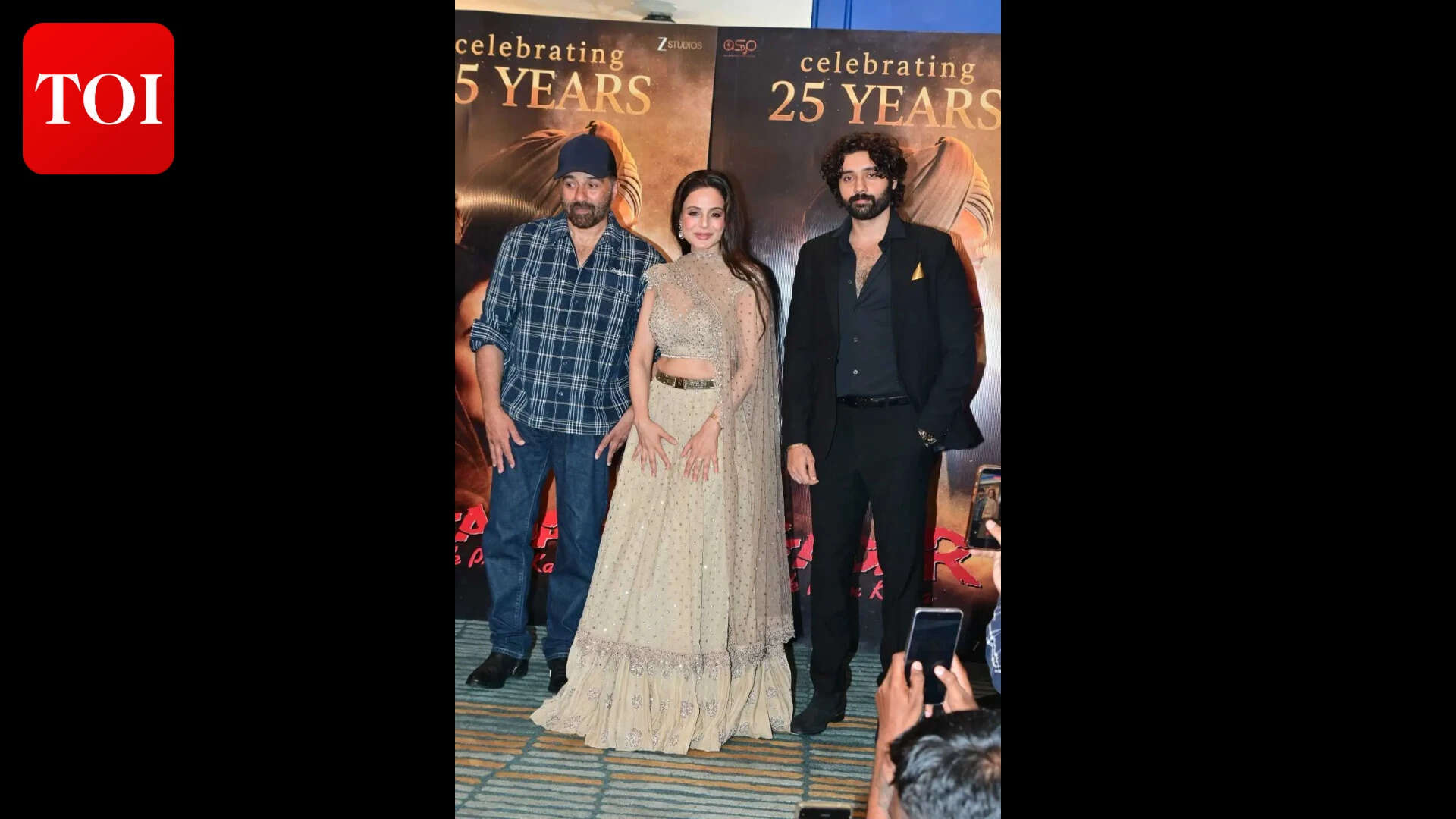 Sunny Deol and Ameesha Patel REUNITE to mark 25 Years of 'Gadar: Ek Prem Katha'; director Anil Sharma teases 'Gadar 3' will be a 'nuclear bomb' |