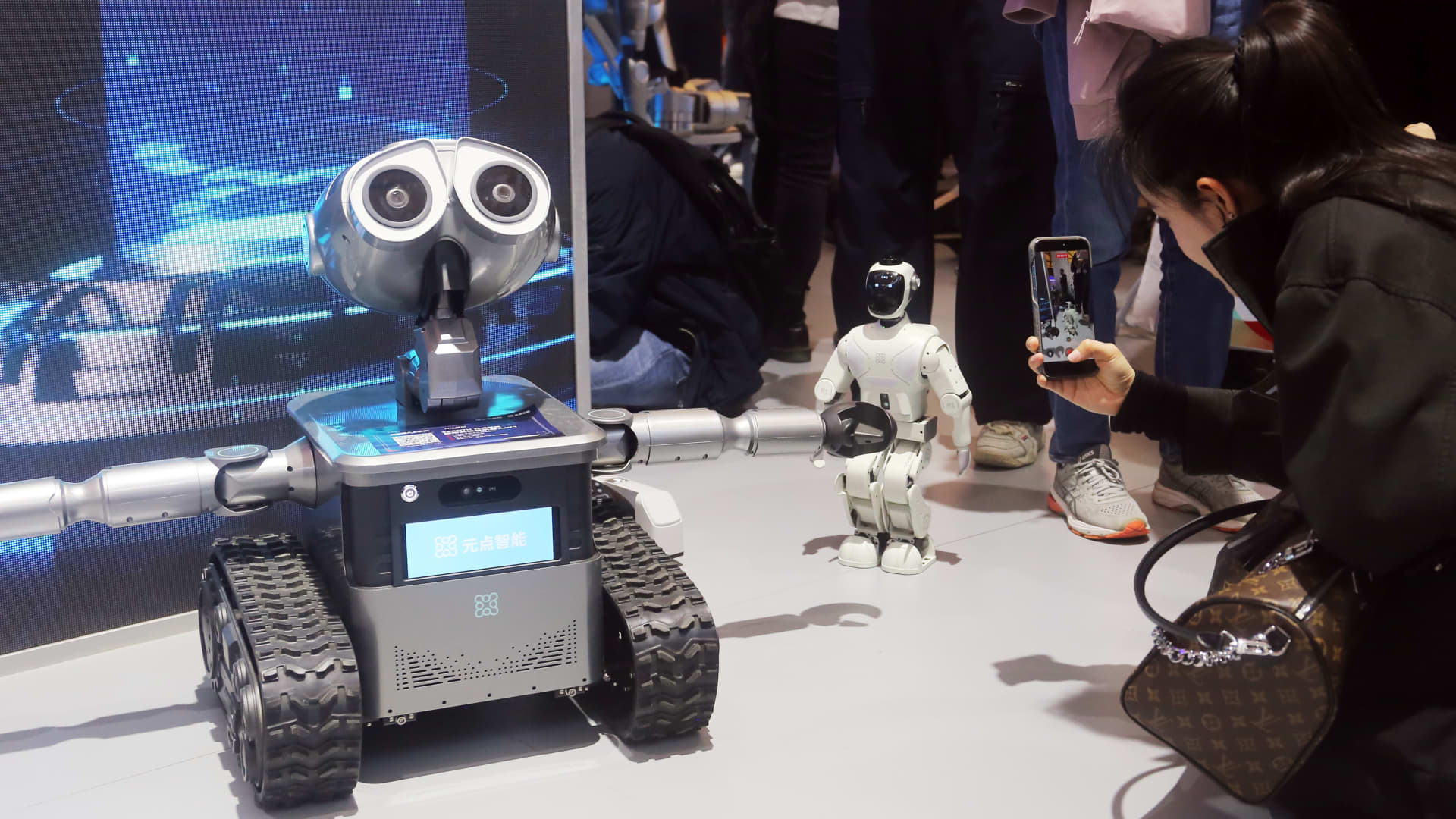 Alibaba-affiliate Ant Group enters the humanoid robot market with 12 deals