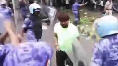 'Maaro sir': Video of protester standing firm amid Delhi Police crackdown goes viral | Delhi News