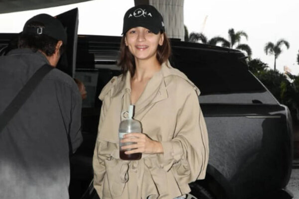 Alpha Movie: Alia Bhatt promotes 'Alpha' in style at Mumbai airport; jets out of city ahead of spy film release - WATCH | Hindi Movie News