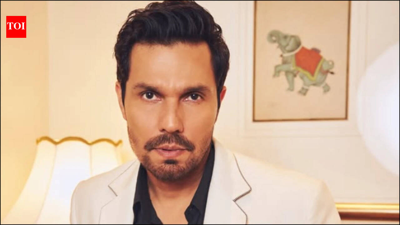 Randeep Hooda beats Mumbai rains by travelling in metro: Video of ‘Highway’ actor goes viral online |