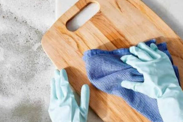 How to clean cutting boards and remove stains and smells |