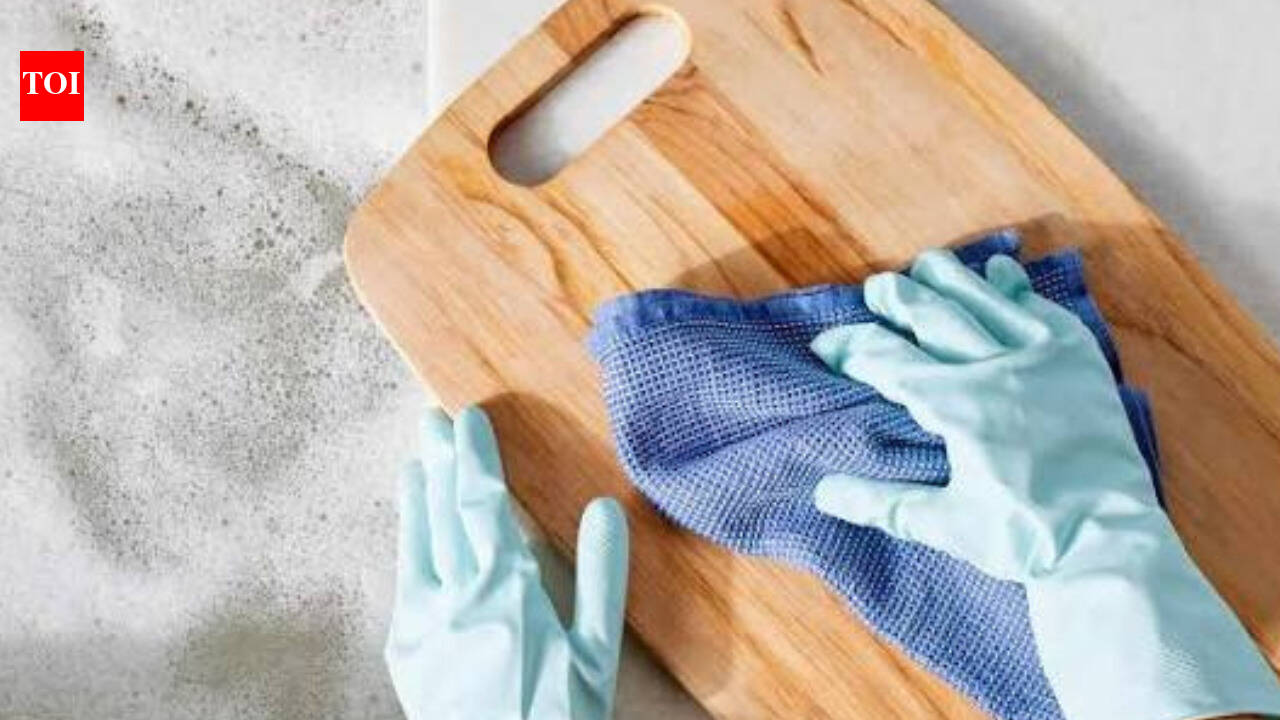 How to clean cutting boards and remove stains and smells |