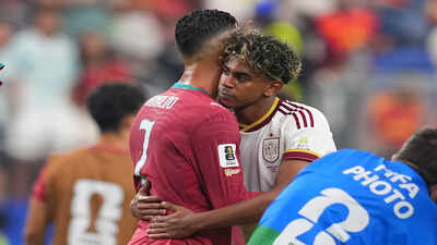 Lamine Yamal consoles tearful Cristiano Ronaldo after Portugal's World Cup heartbreak - Watch | Football News