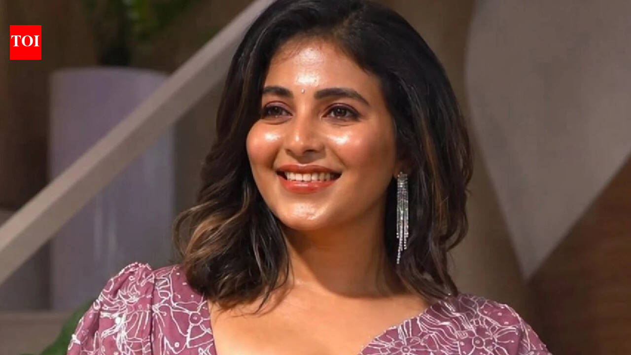 When 'Magudam' actress Anjali tied rakhi to school classmate who kept proposing to her: 'Not your brother, I am Kannan' | Tamil Movie News