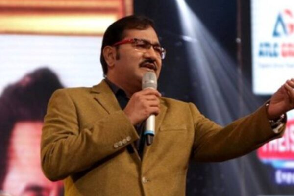 Hema Malini: Sudesh Bhosale REVEALS he painted Hema Malini's film posters as a teenager before sharing the stage with her | Hindi Movie News