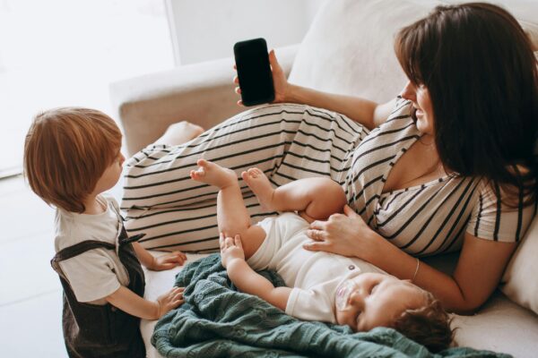 Parental Phone Habits: Psychology says it's not just a child's screen time but also a parent's phone habits that affect their behaviour