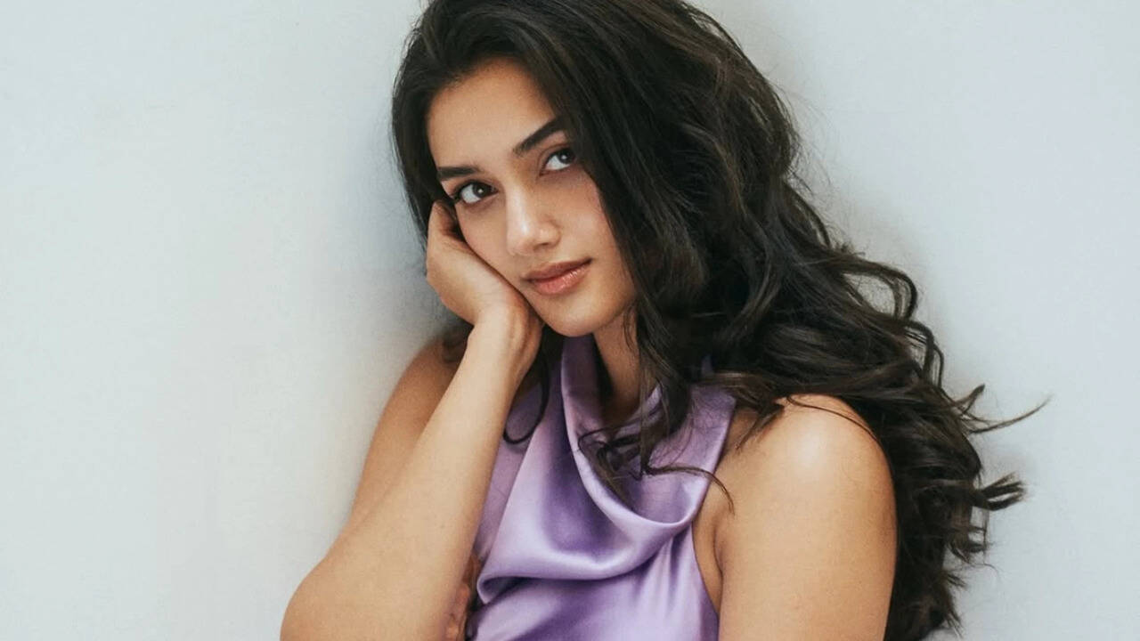 Bhagyashri Borse: Bhagyashri Borse Reflects on Father's Job Loss and Inspiring Journey in the Film Industry |