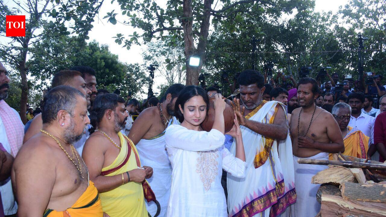 S Janaki final rites: Granddaughter performs last rites with state honours in Mysuru | Mysuru News