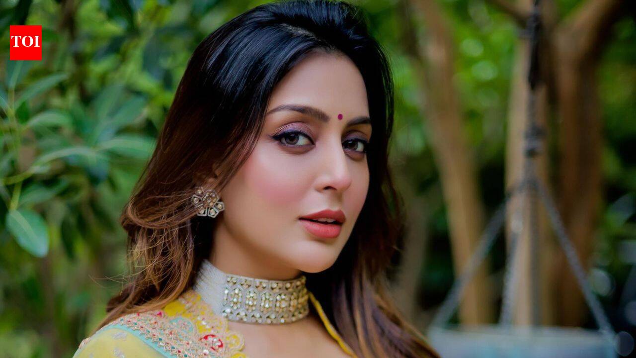 Sanskruti Jayana House: 'Krishnavataram' actress Sanskruti Jayana gives a tour of her heritage Gujarat home, says 'Every single thing in this house is handmade' | Hindi Movie News