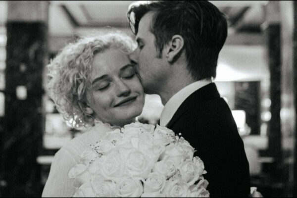 Julia Garner And Mark Foster Divorce News: Julia Garner and Mark Foster to file for divorce: Celebrity couple to part ways after 6 years of marriage |