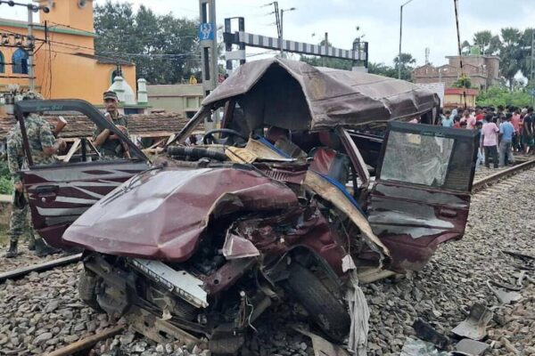 Four schoolkids die as train rams pool car at open level crossing, gateman arrested | Kolkata News