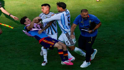 'He's a disgrace': Argentina star sent off after grabbing Spain player's throat in ugly World Cup final scenes | Football News