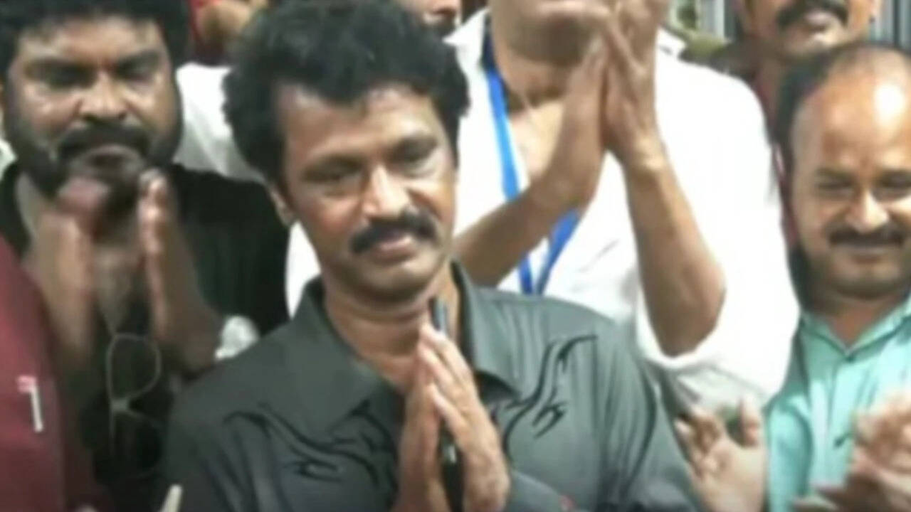 Cheran elected South Indian Film Writers' Association president; defeats V.C. Guhanathan by a comfortable margin | Tamil Movie News