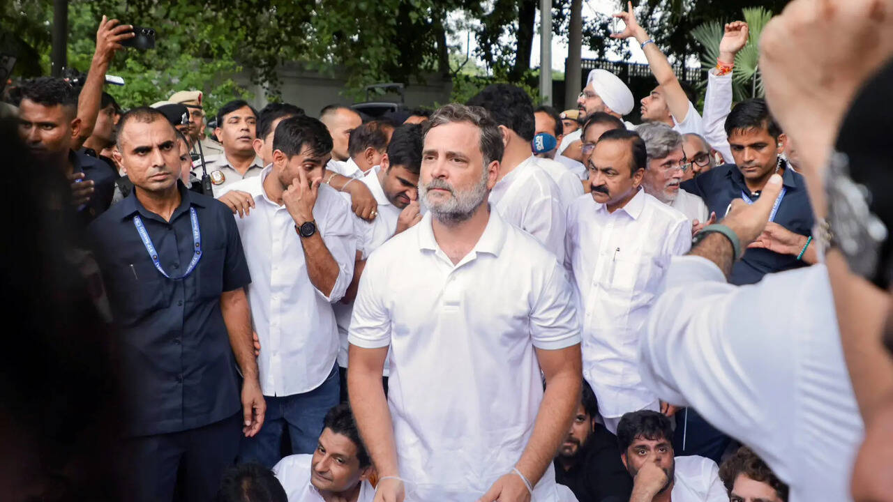 AAP's 'jugalbandi' swipe as Rahul Gandhi protests near PM's residence; Congress responds | India News