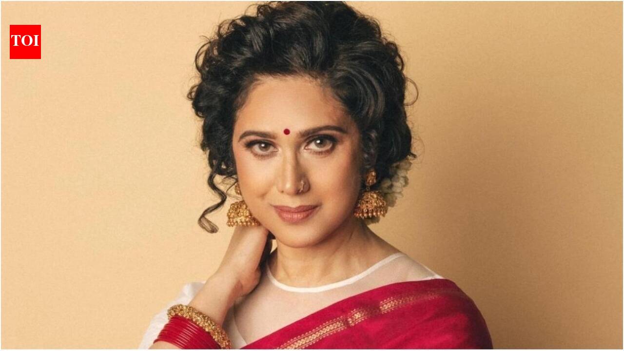 Nanavati Vs Nanavati Series: Meenakshi Seshadri marks a comeback by reuniting with Jackie Shroff after 40 years in OTT series 'Nanavati vs Nanavati': Report | Hindi Movie News