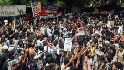 Reached out 4 times, says govt; talks at Jantar Mantar or a neutral venue, says CJP | India News