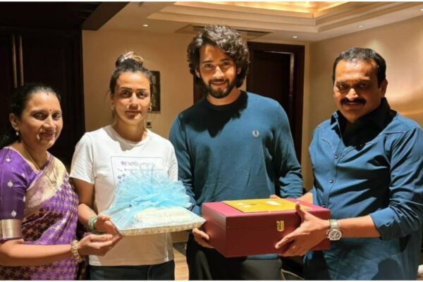 Bandla Ganesh invites Mahesh Babu to daughter's wedding; meets 'Varanasi' star with family | Telugu Movie News