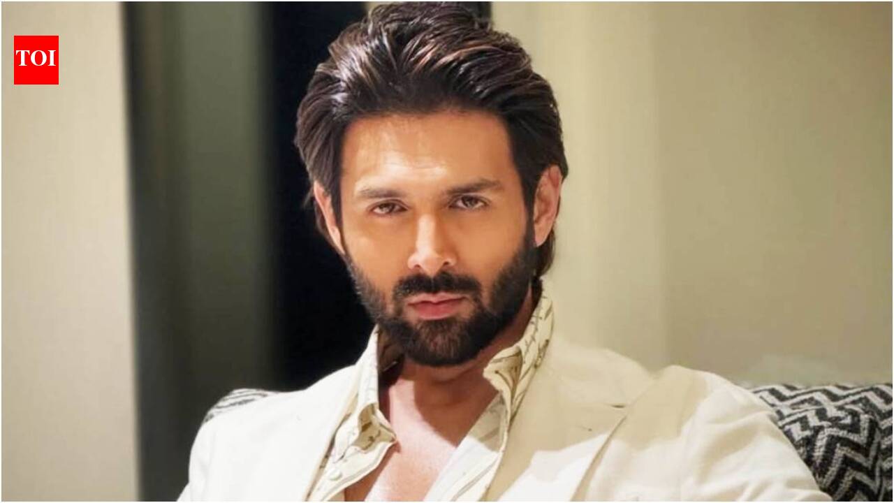 Kartik Aaryan starrer 'Naagzilla' completes filming; makers celebrate wrap with cake and team festivities | Hindi Movie News