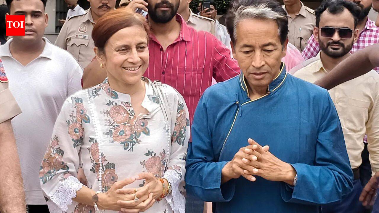 'It does not end in darkness': Sonam Wangchuk visits Rajghat, congratulates youth on protest | India News