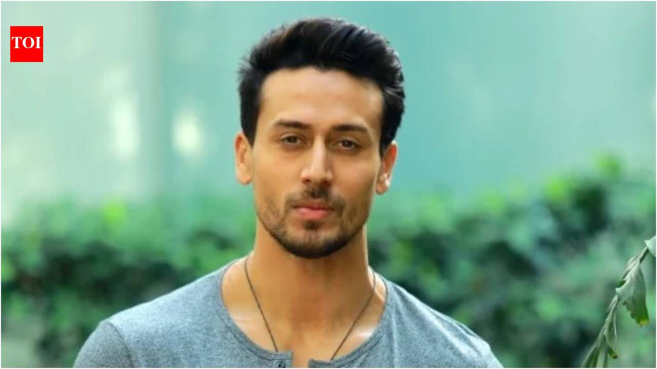 Tiger Shroff all set for professional football debut after being named in Mumbay FC's Durand Cup squad: Report | Hindi Movie News