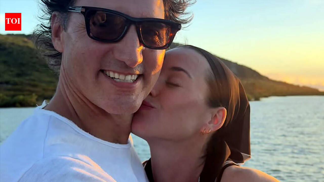 Justin Trudeau and Katy Perry pack on the PDA during yacht date; politician applies sunscreen inside singer's top in VIRAL pics |