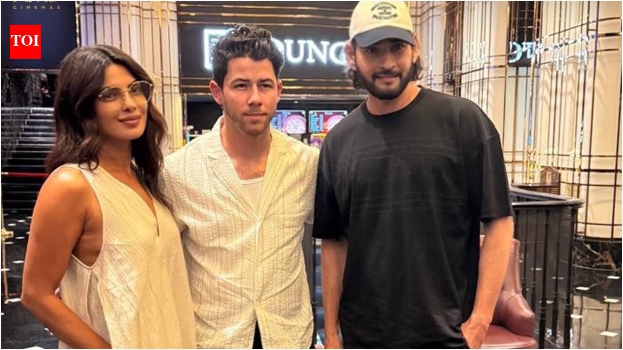 Amid ‘Varanasi’ shoot, Priyanka Chopra and Nick Jonas meet Mahesh Babu for movie night in Hyderabad - See Photo | Hindi Movie News