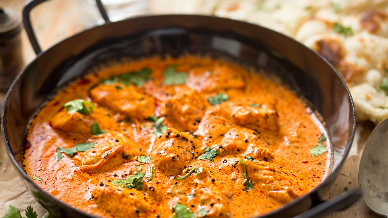 MS Dhoni loves butter chicken, but the way he eats it is so unusual that even Robin Uthappa couldn't help talking about it |