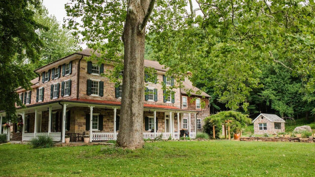 A couple bought their dream home and got the keys, only to discover the property was a snake habitat after moving in