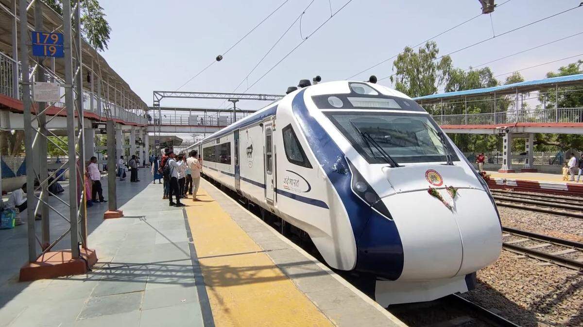 Longest Vande Bharat Express routes in India that every traveller should know |