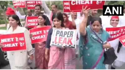 'Neet hai ya cheat hai?' Dimple Yadav joins CJP's 'Sansad Chalo' protest at Jantar Mantar | India News