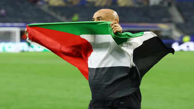 Egypt head coach raises Palestinian flag after historic FIFA World Cup win, dedicates victory to Palestinians | Football News
