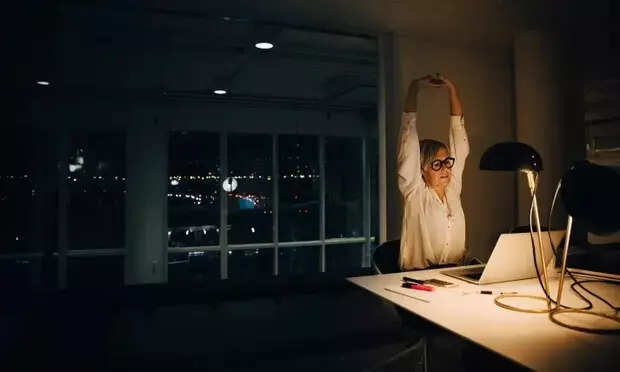 Psychology reveals that people who chronically stay late to finish work are often dealing with perfectionism, difficulty setting boundaries, or emotional exhaustion rather than just superior dedication