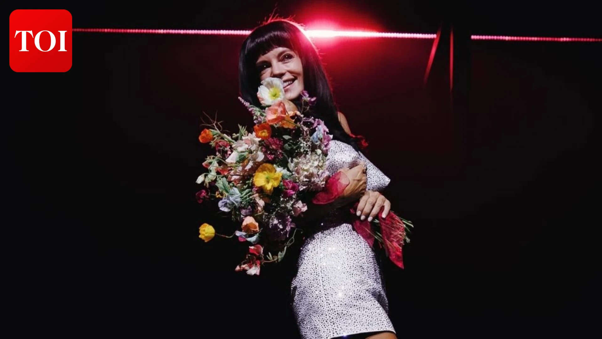 Lily Allen defends her one-hour show amid criticism: 'It's my artistic choice not to talk to the audience' |