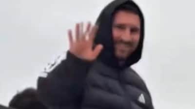 Lionel Messi makes first public appearance after World Cup final loss, quiet moment in Rosario quickly grabs attention