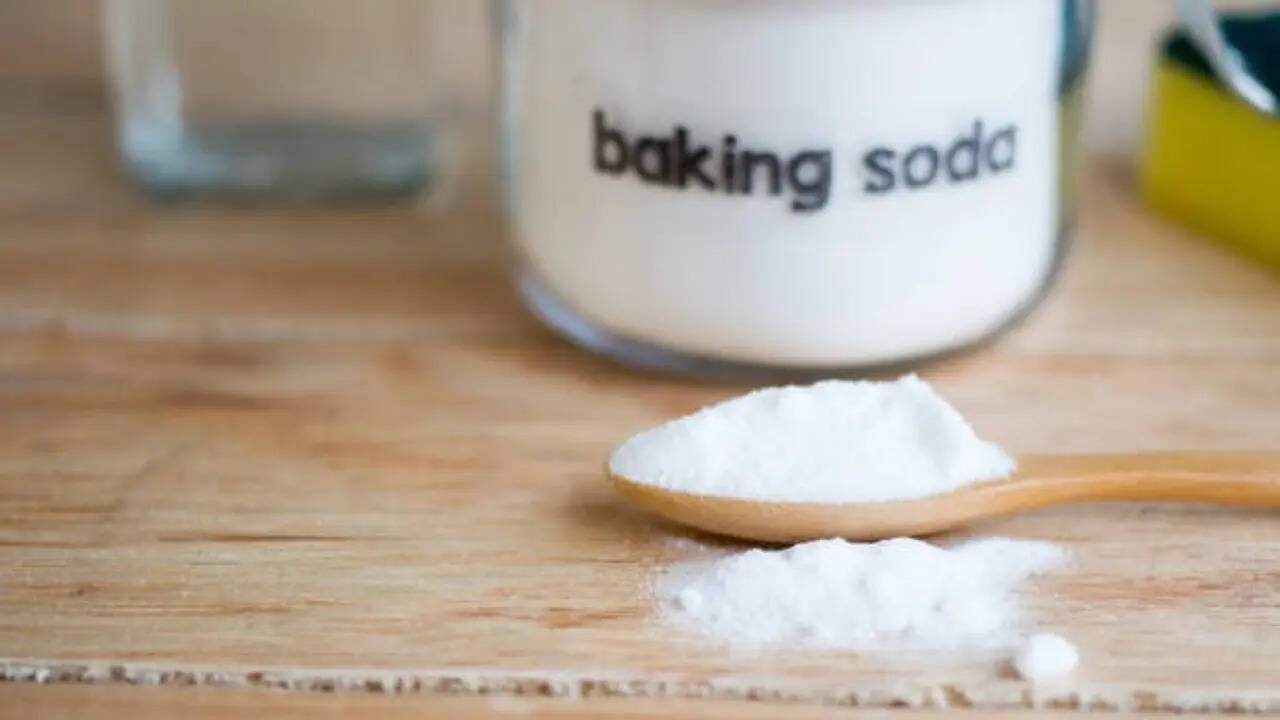 7 Smart ways to use baking soda for cleaning everyday household items