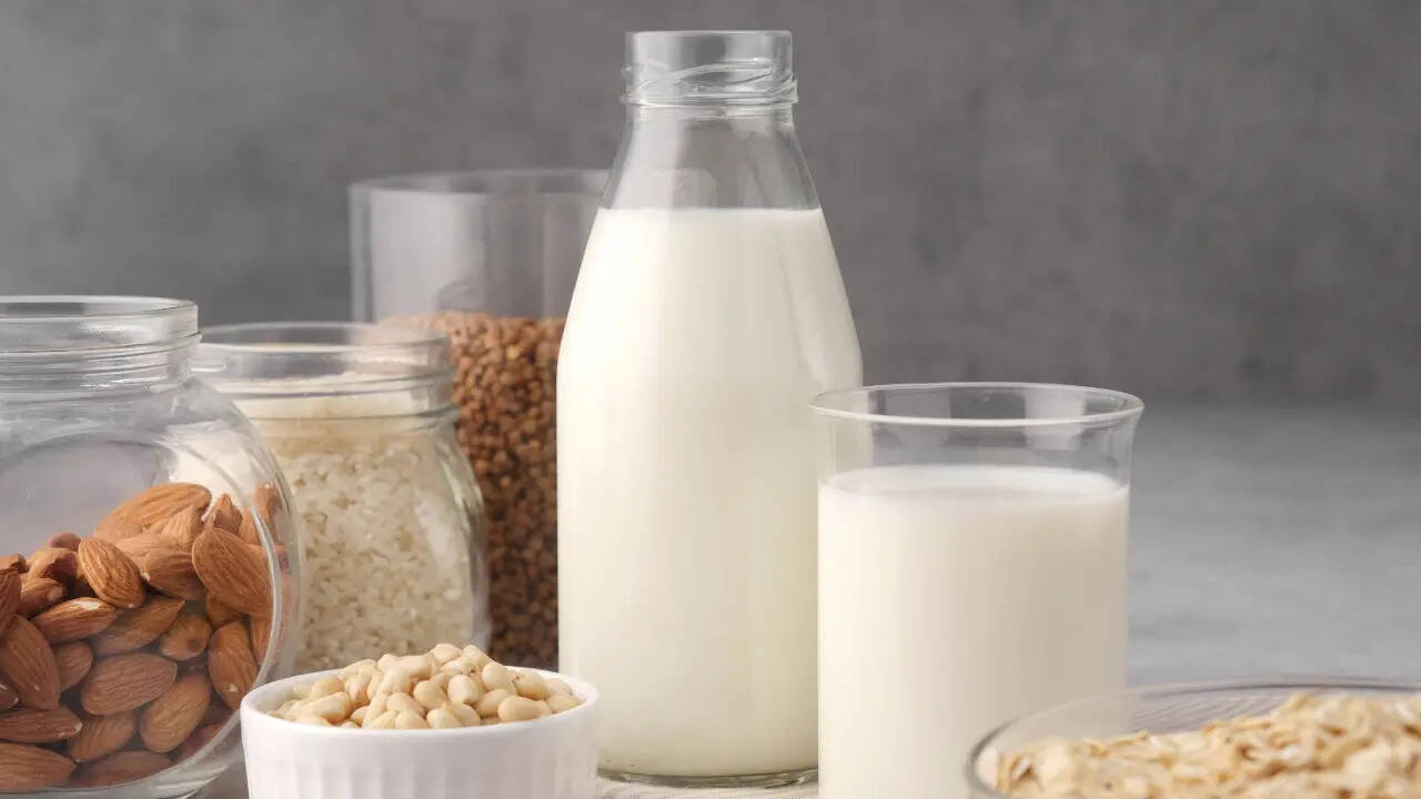 7 delicious Indian food items that have more calcium than milk per 100 grams; alternatives for plant-based and diary-free diets