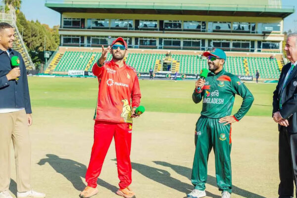 Zimbabwe 7/0 in 2.1 Overs
