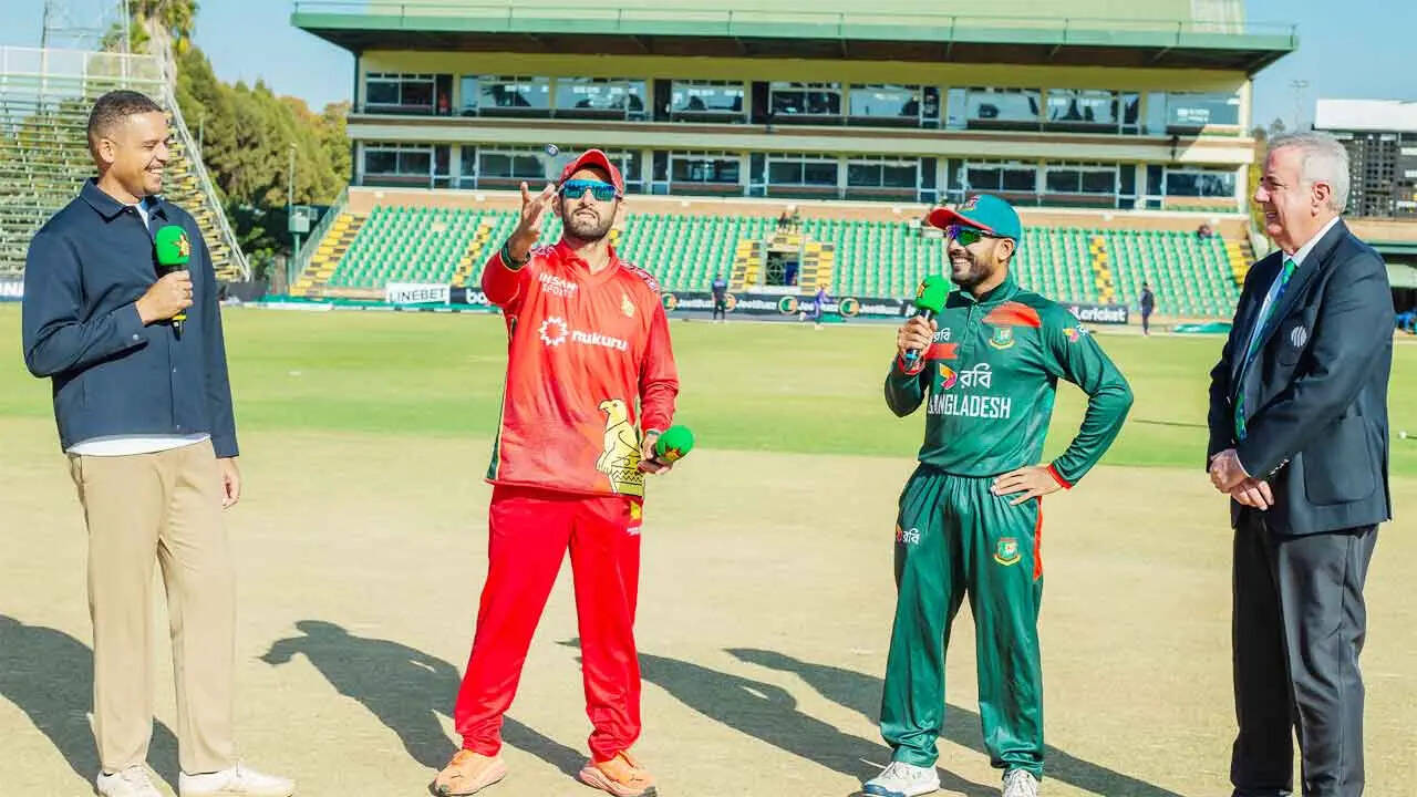 Zimbabwe 7/0 in 2.1 Overs