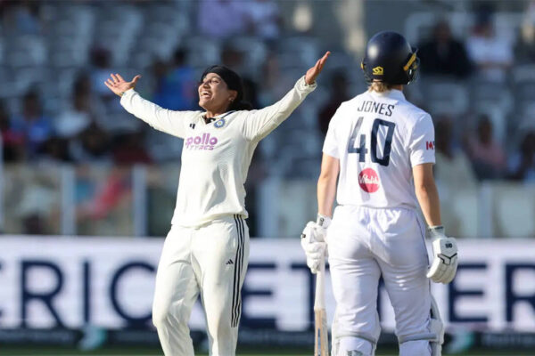 England Women 130/6 in 40.0 Overs