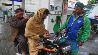 Pakistan to revise fuel prices daily; current account slips into $139 million FY26 deficit