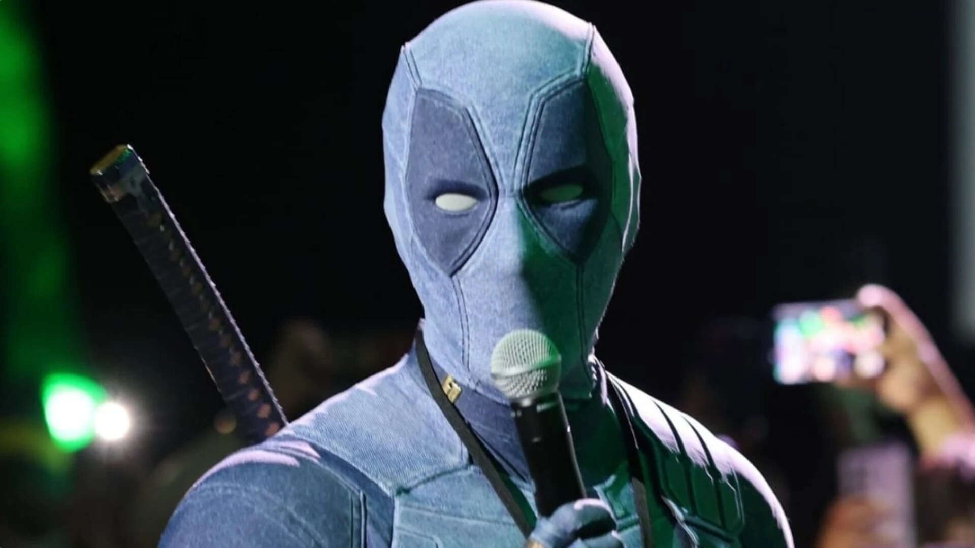 Ryan Reynolds Surprises Comic-Con Fans as Deadpool During Marvel's Hall H Presentation |